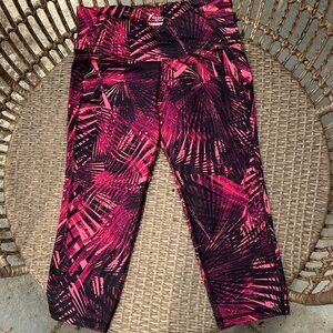 Old Navy active go dry Pink and Black active capri leggings